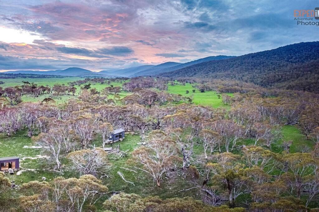 Big Yard Escapes - Two Off-Grid Tiny Houses On The Mowamba River Jindabyne Exterior foto